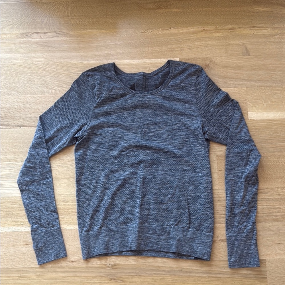Lululemon Athletica Gray Long Sleeve Tee